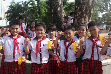 Khám và điều trị răng miệng nhân đạo cho trẻ em nghèo vùng nông thôn tỉnh Quảng Nam