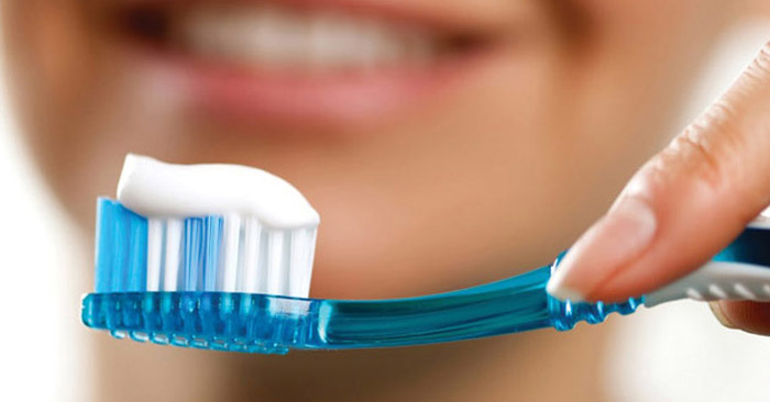 Kem đánh răng chứa Fluor có tốt không?