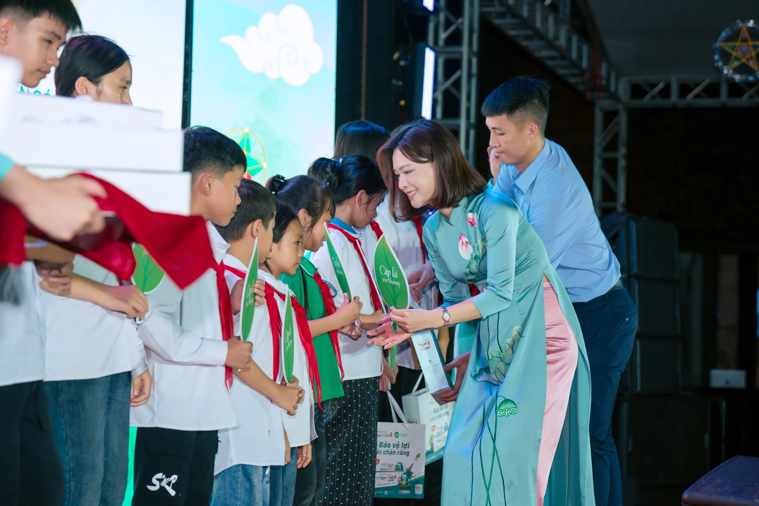 Kem đánh răng dược liệu Ngọc Châu và “Cặp lá yêu thương” chung tay thắp sáng nụ cười trẻ thơ